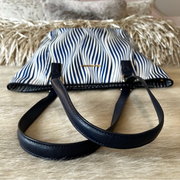 VERA BRADLEY Streeterville Ella Tote Blue White Wavy Stripe Water Repellant - Picture 9 of 15